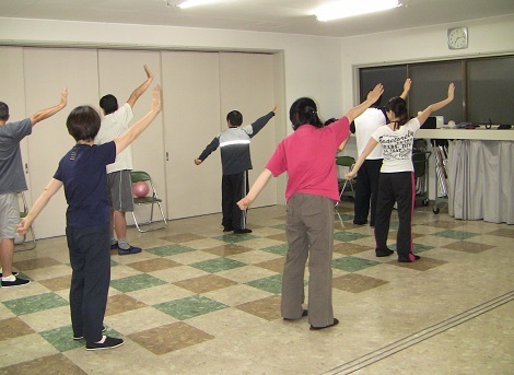 気の体操教室での肩の痛みへの取り組み